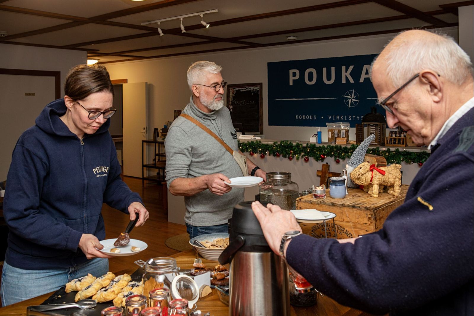 Kokouskahvit Poukamassa